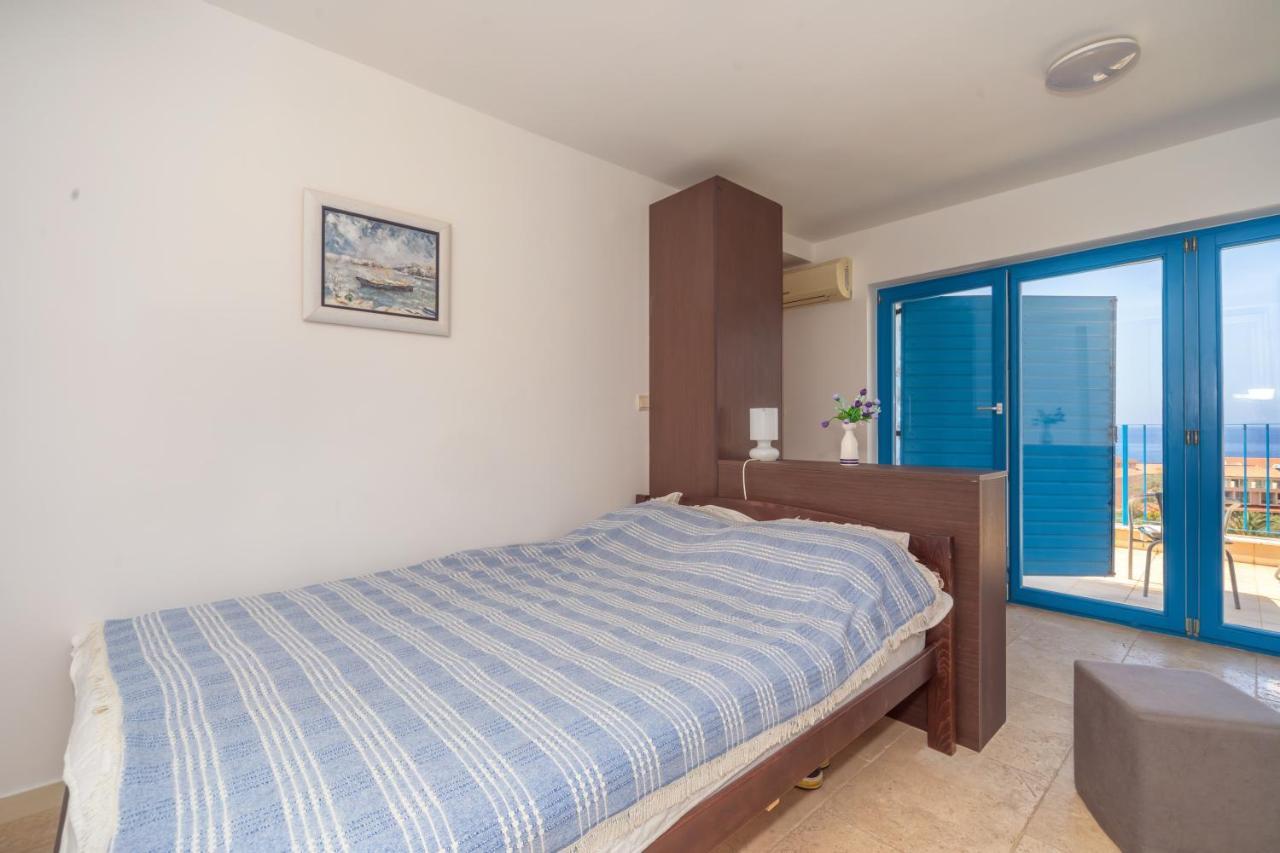 Altomare With Sea View Apartman *